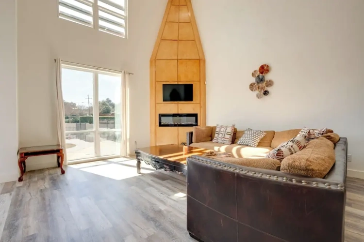 5 Bedrooms Apartment with balcony