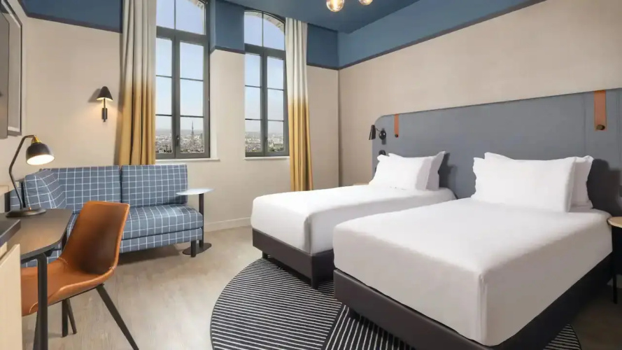 Deluxe Cathedral and city view Twin room