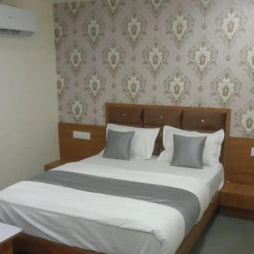 Hotel S G, Vadodara