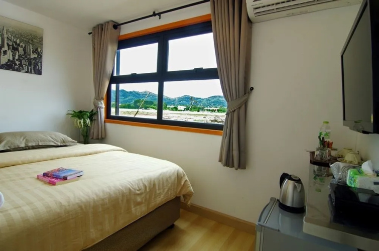 The Eight Guest House