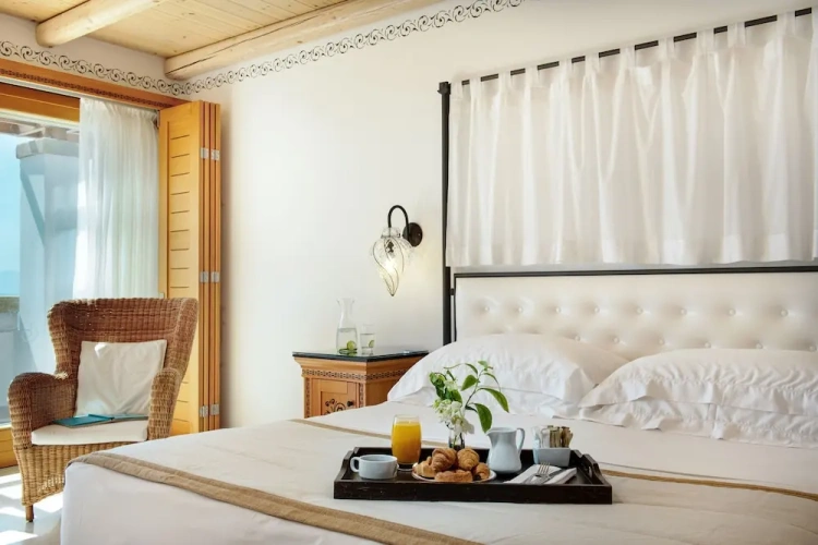 Twin room with balcony and with sea view