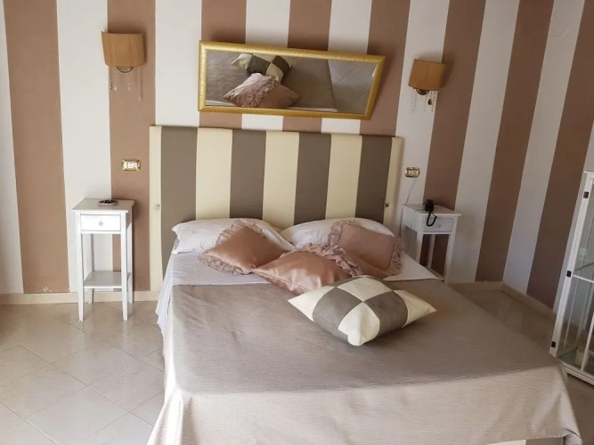 Bee Queen Hotel