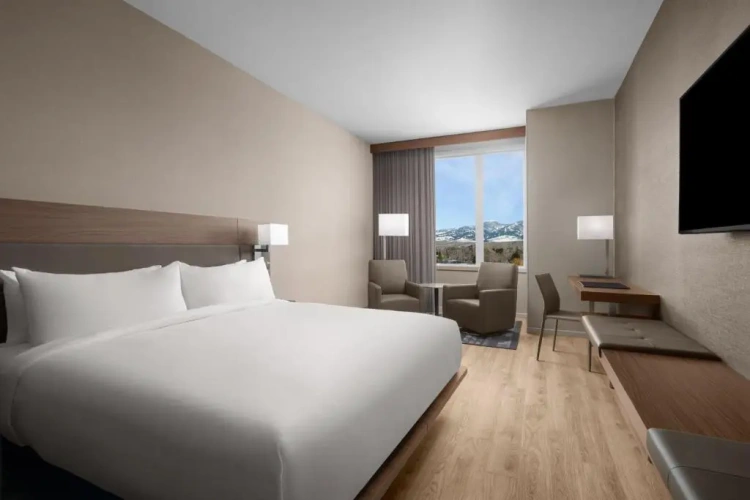 Standard room with mountain view