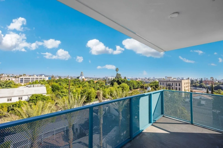 2 Bedrooms Executive Apartment with pool view