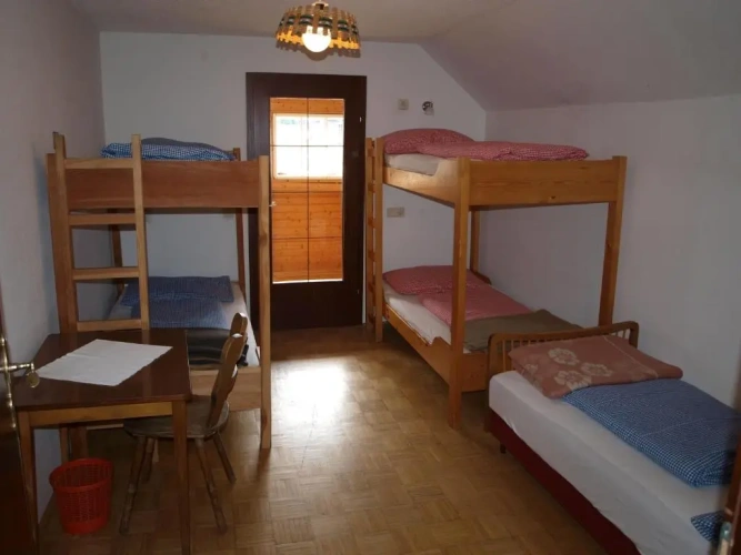 4 Bedrooms Apartment