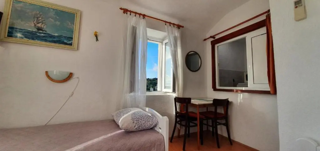 3 A beautiful apartment with a sea view