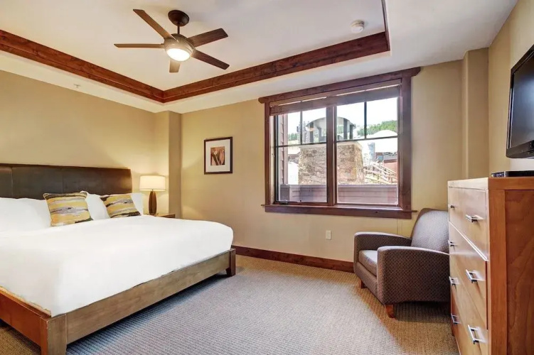 One Ski Hill Place S8211
