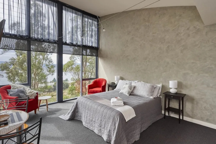 Rosevears Vineyard Retreat