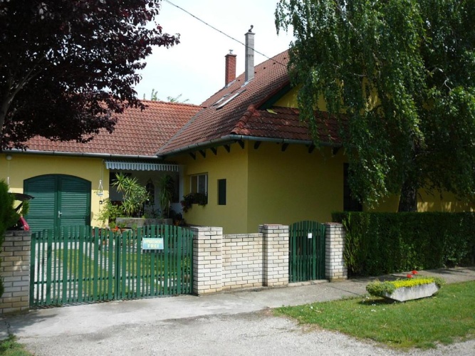 3 Bedrooms Apartment