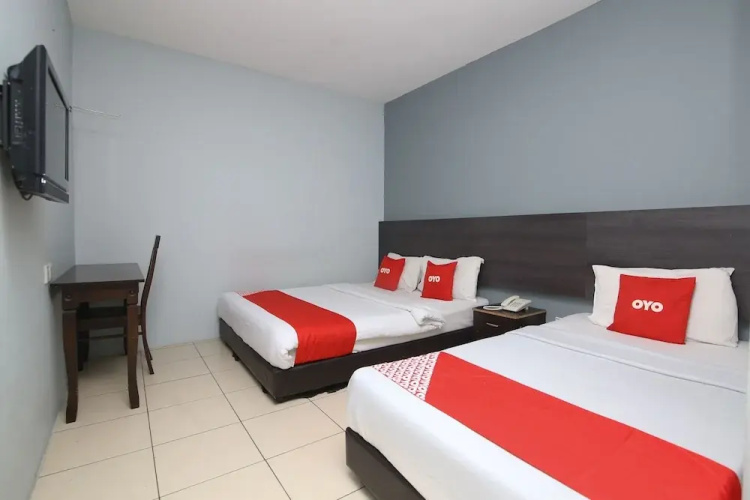 OYO 90136 Jumbo Inn