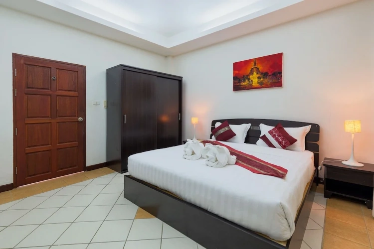 1 Bedroom Deluxe Basement Apartment