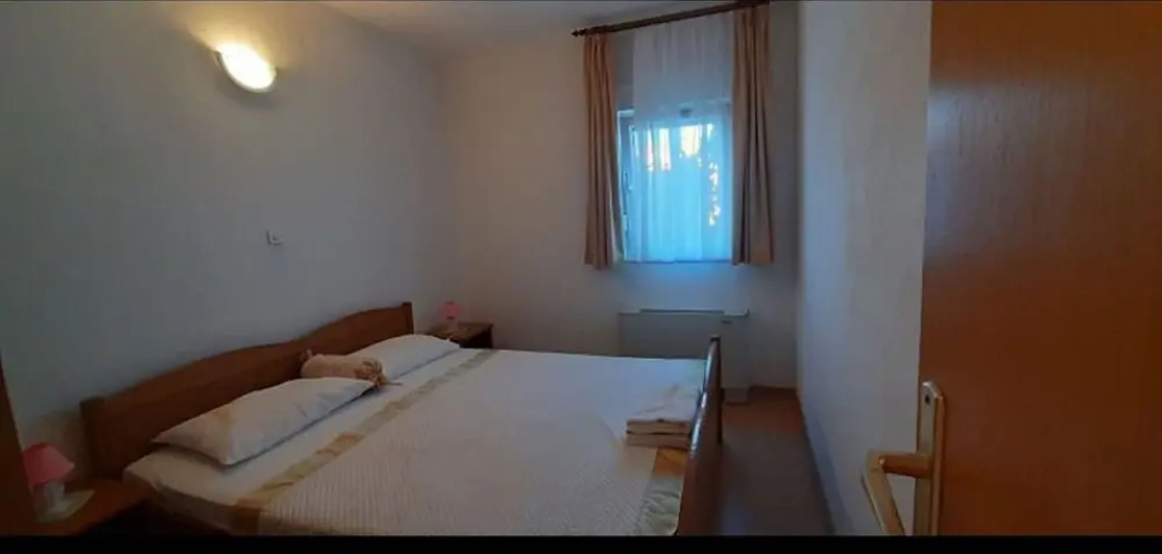 Apartment 6, First Floor