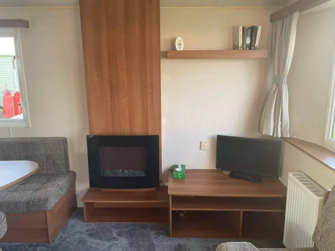 2022 Holiday Home 2 Bedroom With Decking
