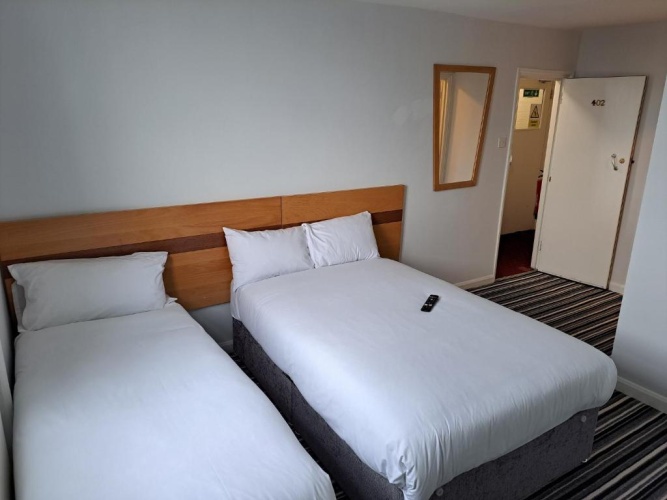 Standard Triple room