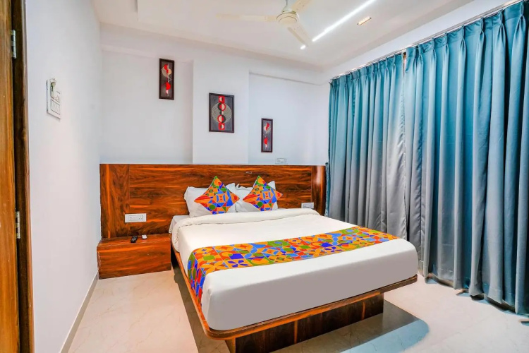 Fabhotel Crystal Inn