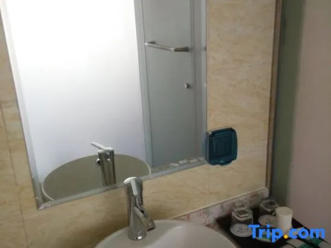 Yunyang Wangzhong Business Hotel