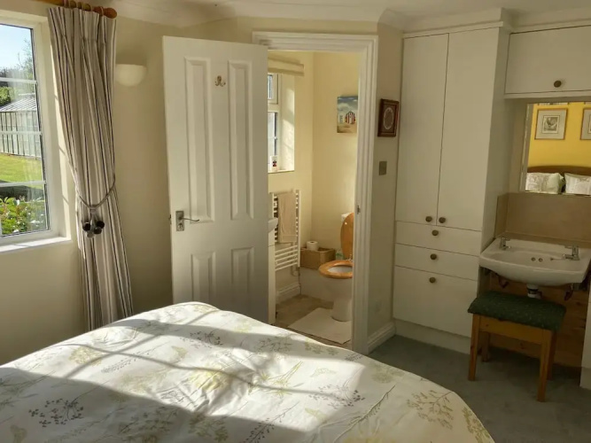 October House Holiday Cabin