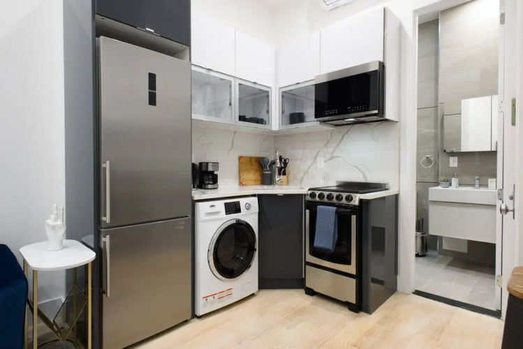 78-4D Quality 1br W D Skylight By Central Park