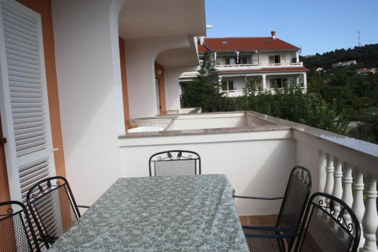 Apartment with sea view