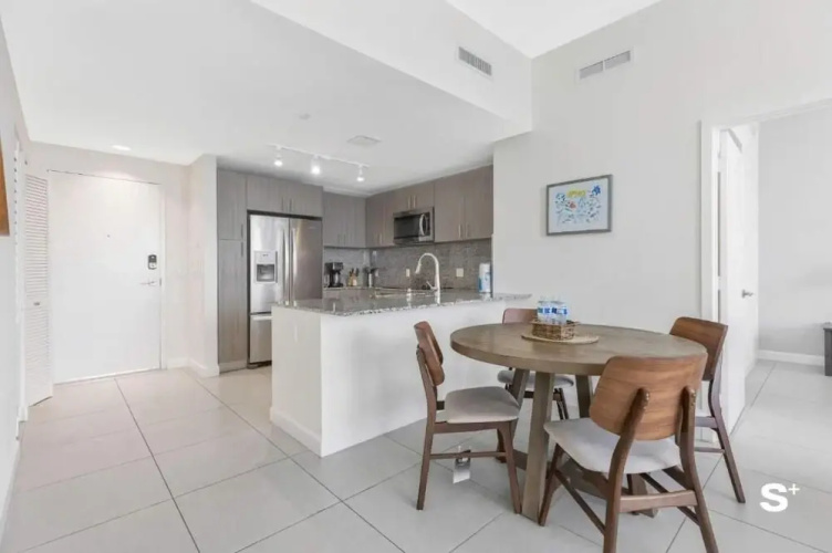 DTW Doral 2 BD Condo and Skyline Views