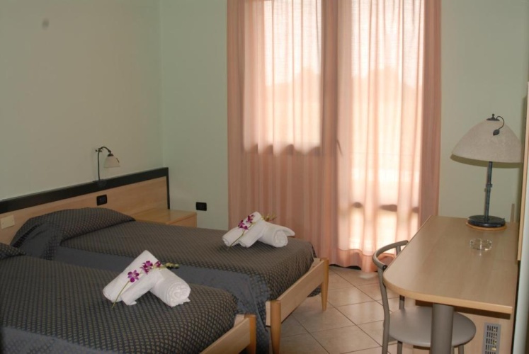 Standard Double room with street view