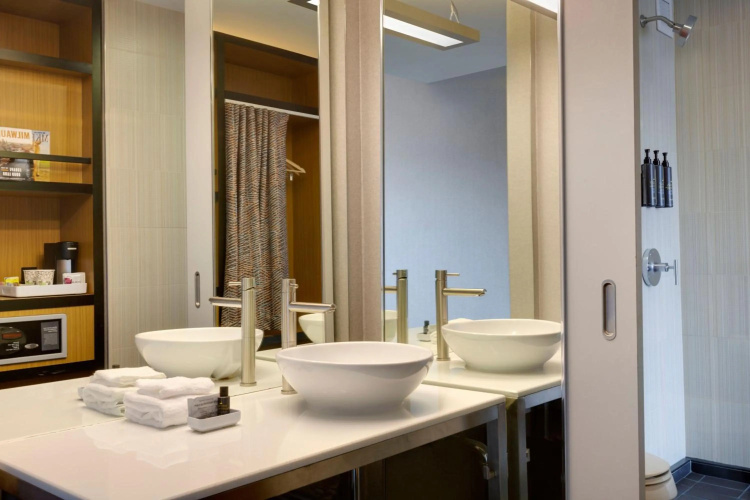 Aloft Milwaukee Downtown photo 10