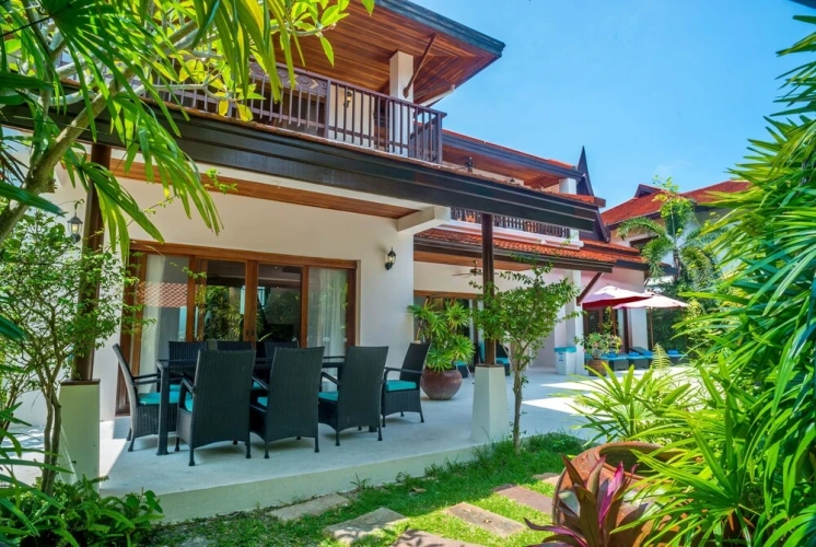 4 Bedrooms Luxury Villa with garden view