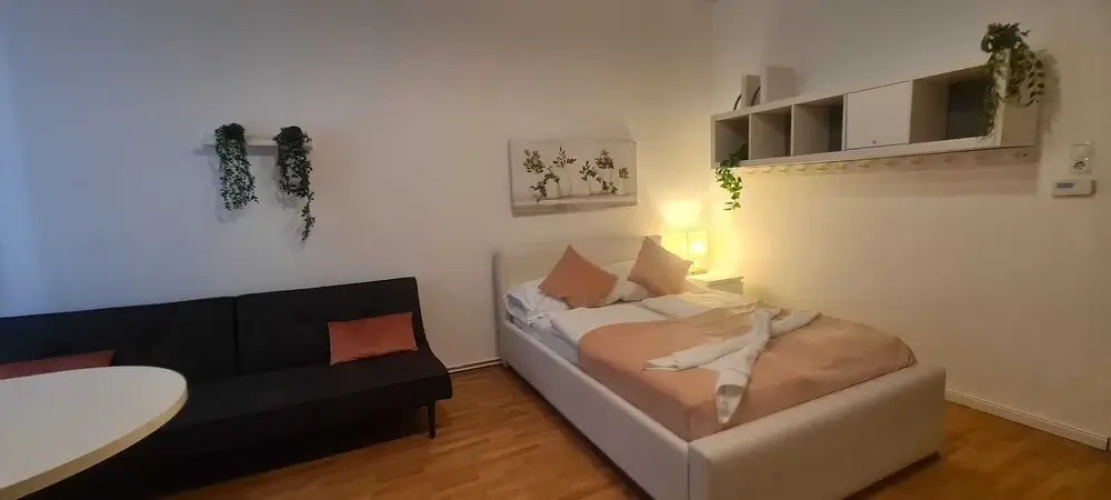 Elegant 2BR Prime Central Location