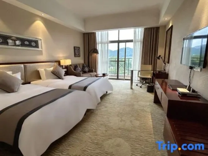 Standard Twin room with lake view