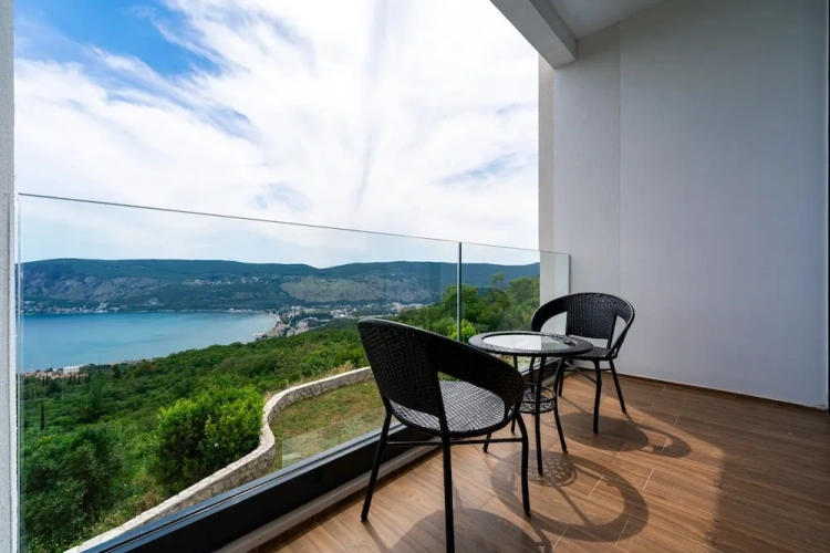 4 Bedrooms Family Villa