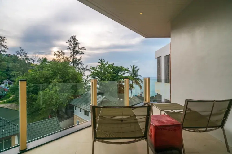 Beachfront Apartment - Walk in the Sand