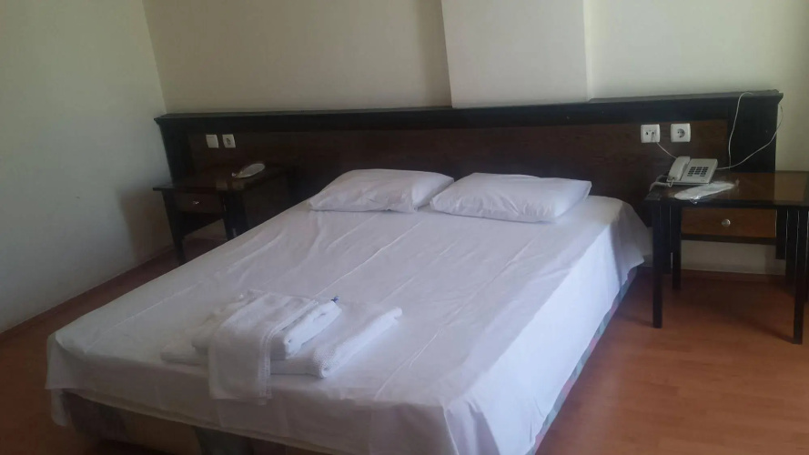 Pinus Otel