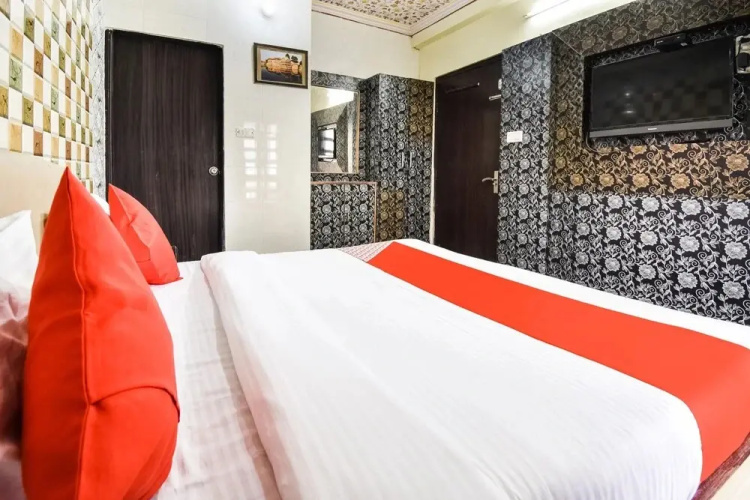 Kesar Palace by OYO Rooms