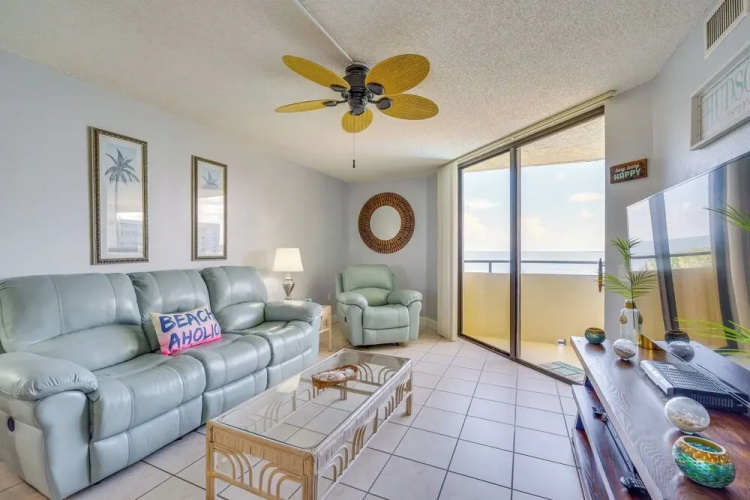 Pool & Beach Access: Waterfront Hudson Condo!
