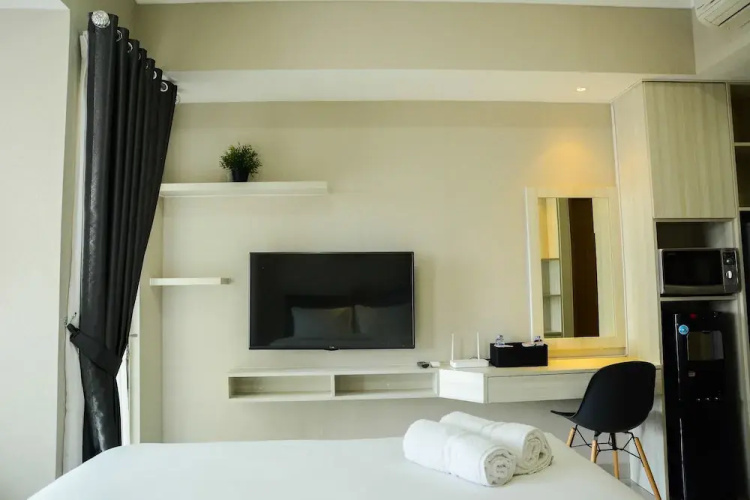 Sophisticated Studio at The Oasis Apartment