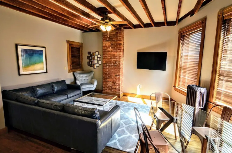 3br, 1 Bath, Sleeps 6-8 3 Bedroom Apts