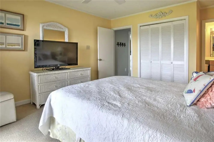 8 1/2 Marina Unit 1