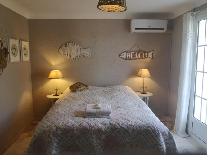 Standard Double room with partial sea view