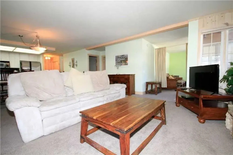 Mountainback #57, Den - 2 Br home by RedAwning