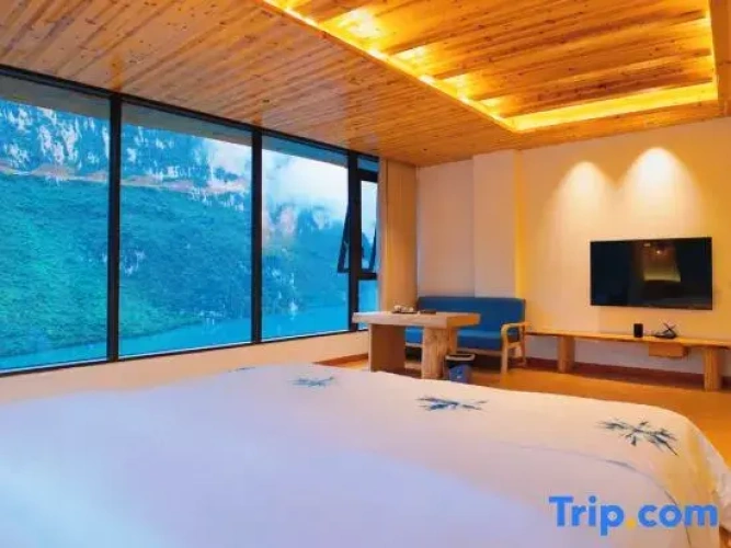 Standard Double room with city view