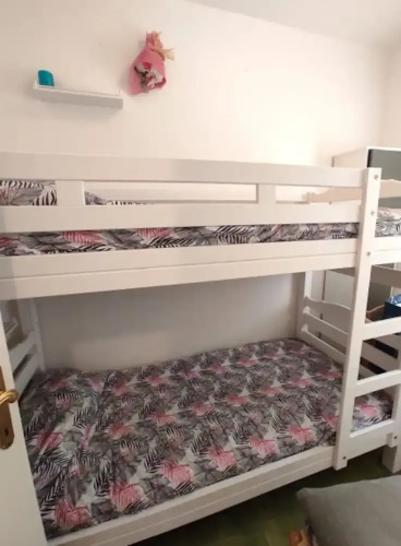 Comfy 2 Bedroom Flat Near the Beach