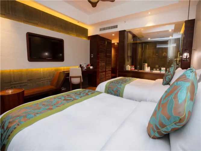 Poly Phoenix Hotel