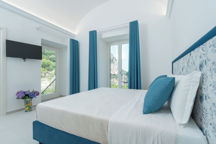 Deluxe Double room with city view