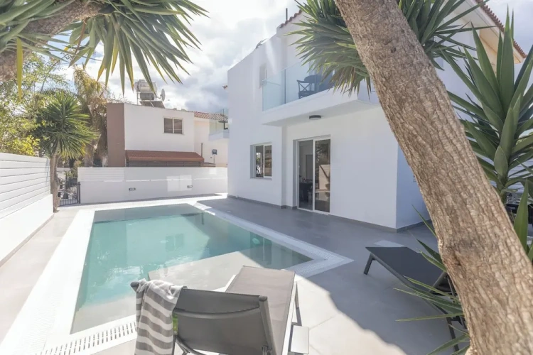 2 Bedrooms Villa with garden view