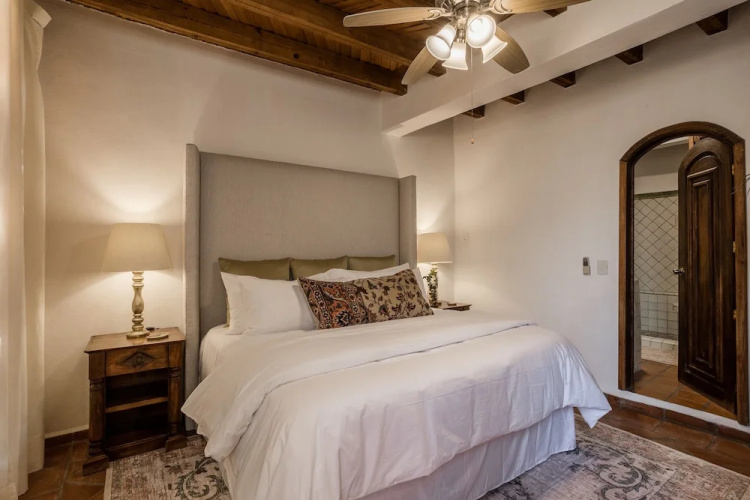3BR Home with Rooftop & Garage in Centro