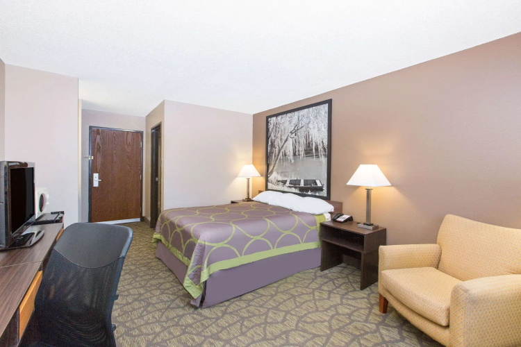 Super 8 by Wyndham Belleville