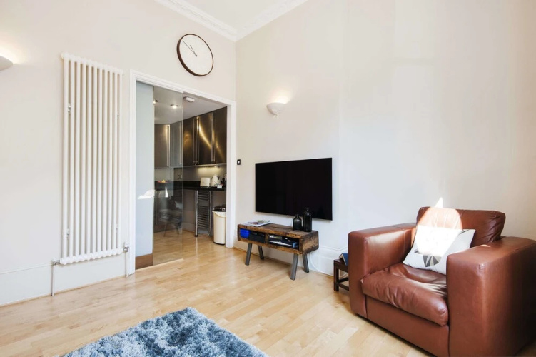 The Eardley Crescent Apartment - BAJ