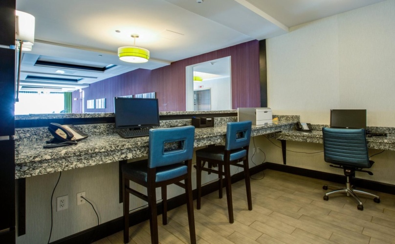 Holiday Inn Express And Suites Charleston Arpt Con photo 28