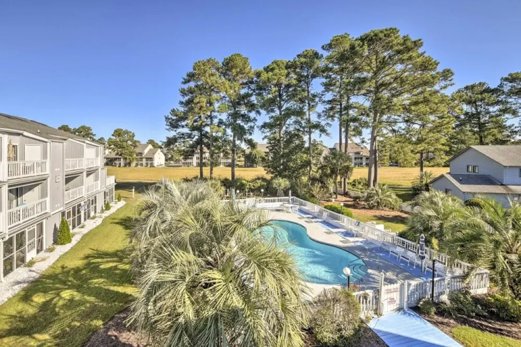 4 Mi to Cherry Grove Beach: Studio w/ Pool!