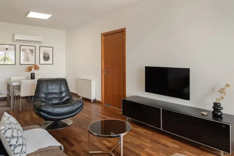 Phaedrus Living Evergreen City Flat